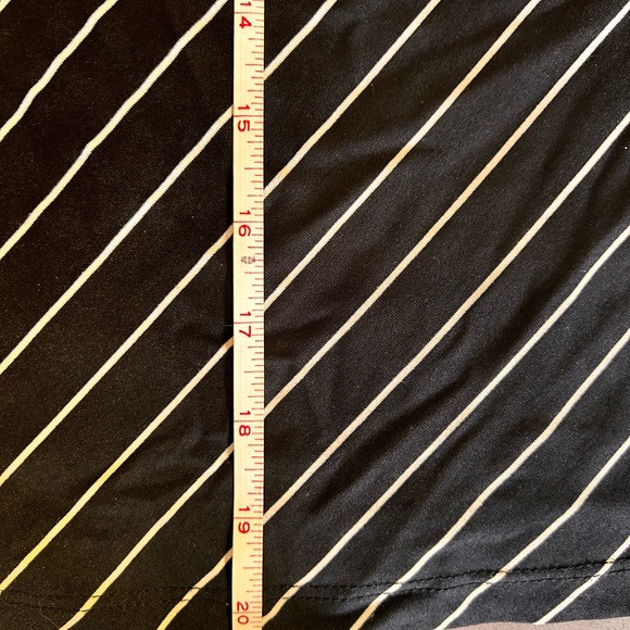 Adorable boat neck Express stretch top - Picture 4 of 8